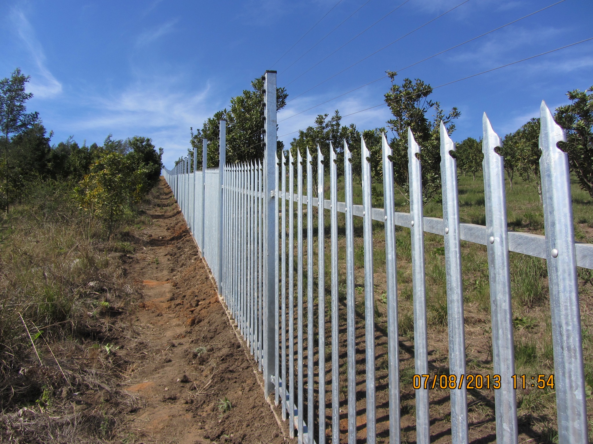Palisade perimeter fencing